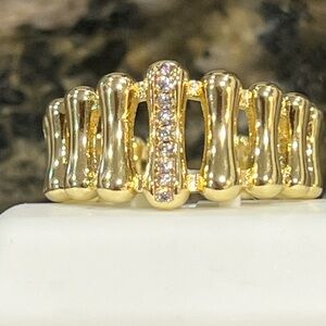 Elegant Gold Ring with Sparkling Accents